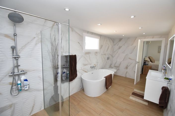 Image No.27-6 Bed Villa for sale