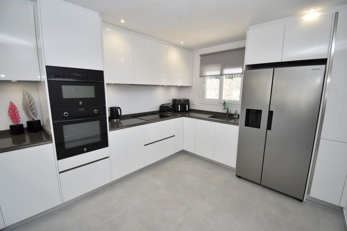 Image No.4-6 Bed Villa for sale