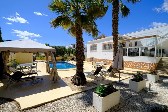 Image No.1-Villa de 3 chambres à vendre à Punta Prima