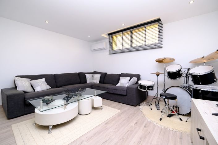 Image No.18-3 Bed Villa for sale