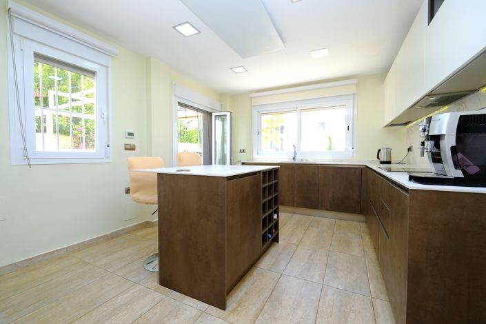 Image No.9-3 Bed Villa for sale