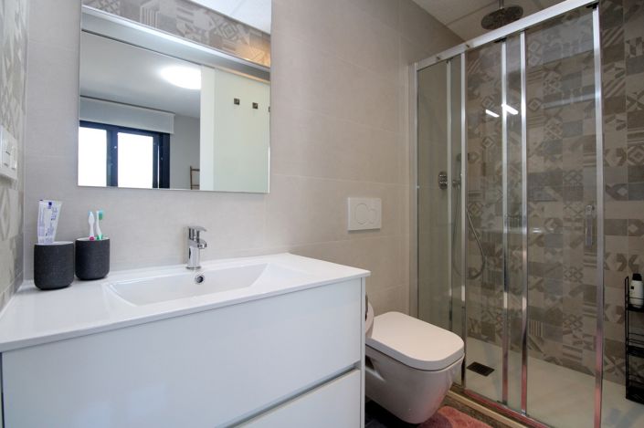 Image No.12-2 Bed Property for sale