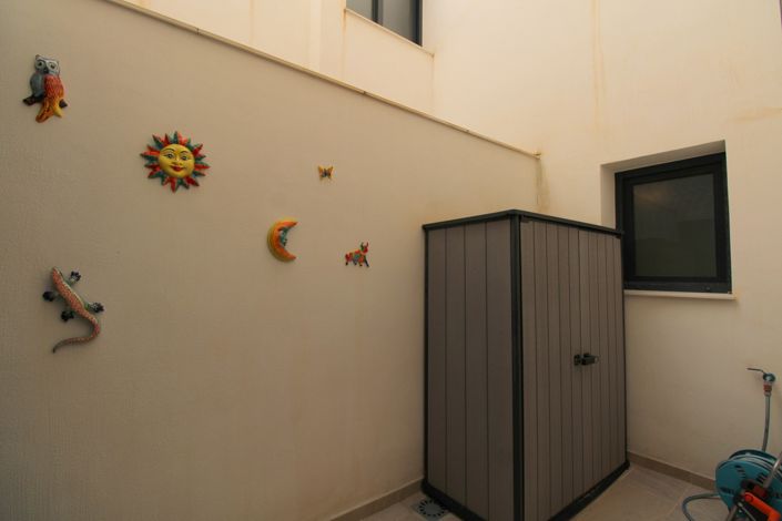 Image No.15-2 Bed Property for sale