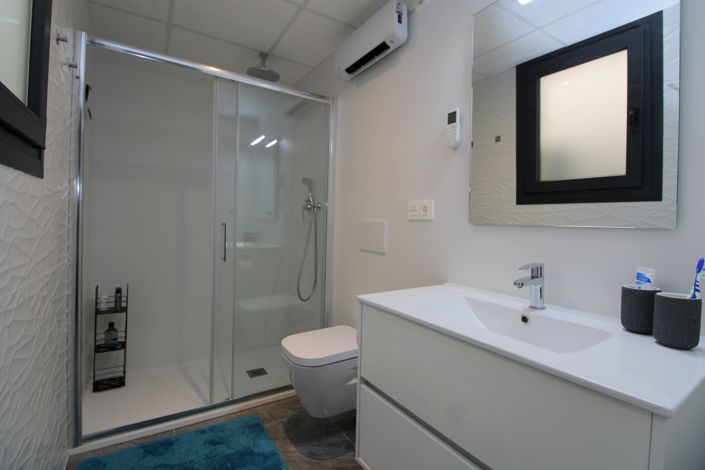 Image No.18-2 Bed Property for sale