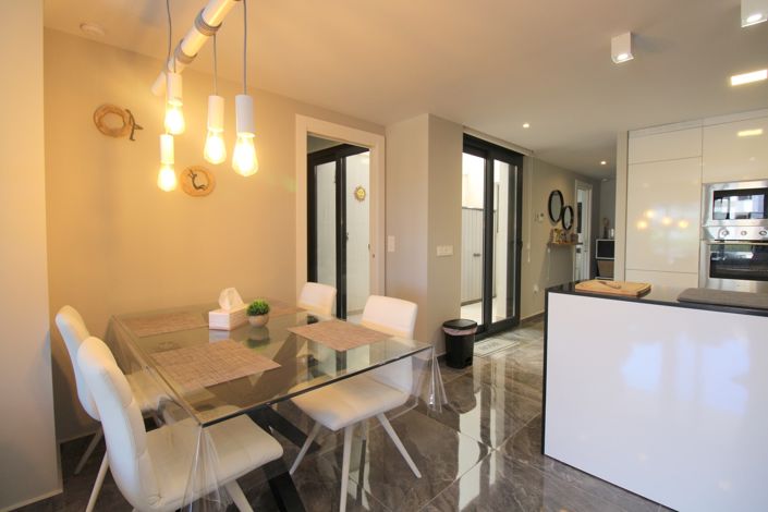 Image No.8-2 Bed Property for sale