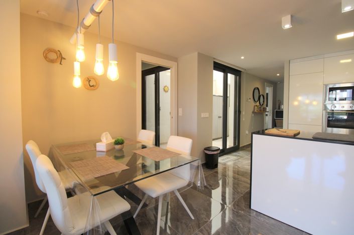 Image No.8-2 Bed Property for sale