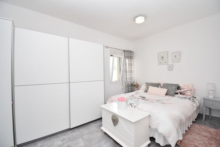 Image No.12-3 Bed Townhouse for sale