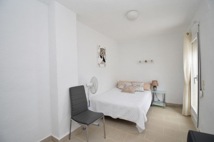 Image No.18-3 Bed Townhouse for sale