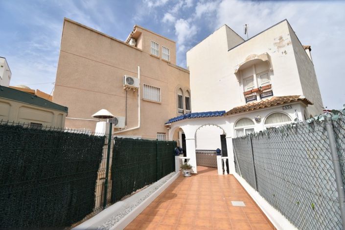 Image No.24-3 Bed Townhouse for sale