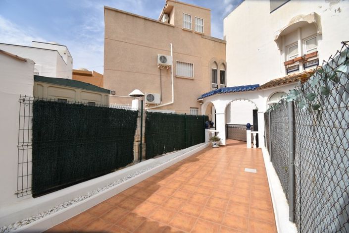 Image No.25-3 Bed Townhouse for sale