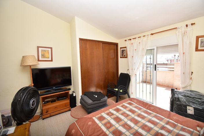 Image No.17-3 Bed Townhouse for sale