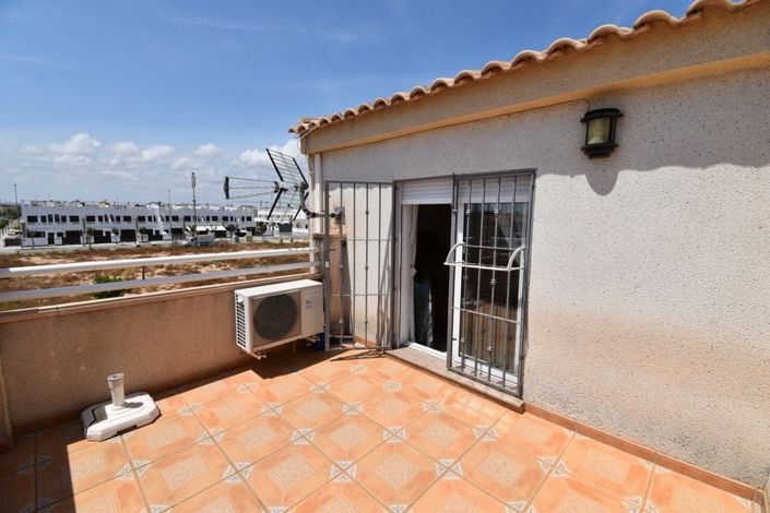 Image No.19-3 Bed Townhouse for sale