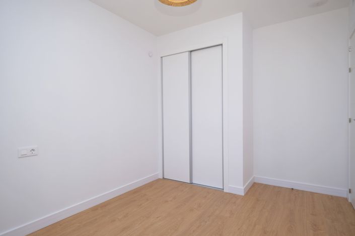 Image No.12-2 Bed Property for sale