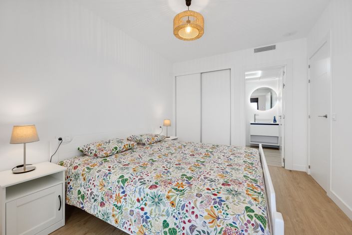 Image No.13-2 Bed Property for sale