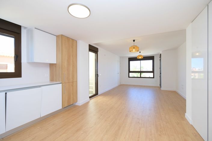 Image No.4-2 Bed Property for sale