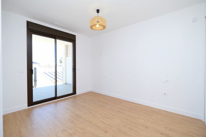 Image No.9-2 Bed Property for sale