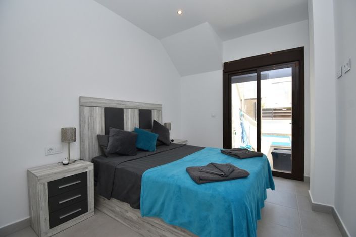 Image No.12-3 Bed Townhouse for sale