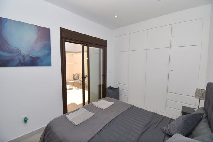 Image No.17-3 Bed Townhouse for sale