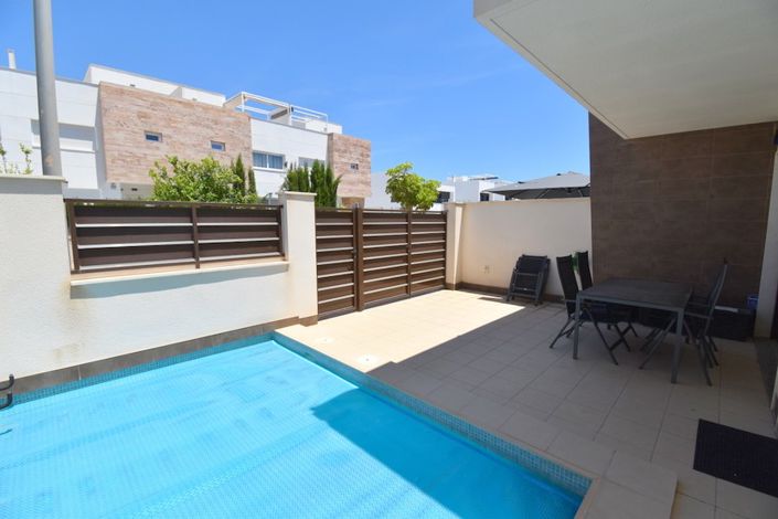 Image No.31-3 Bed Townhouse for sale