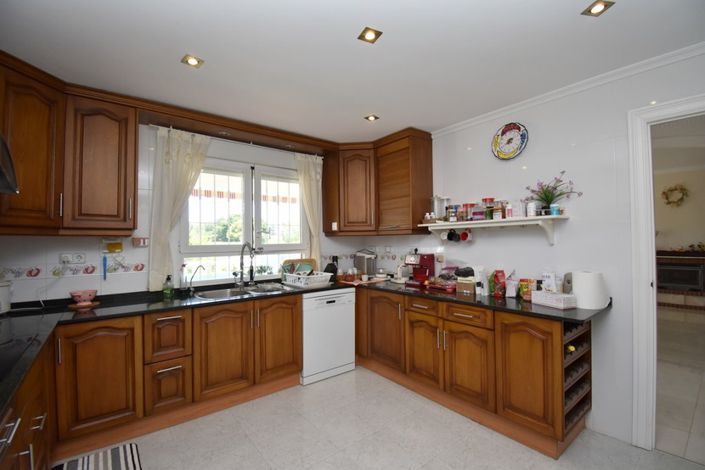 Image No.10-4 Bed Villa for sale