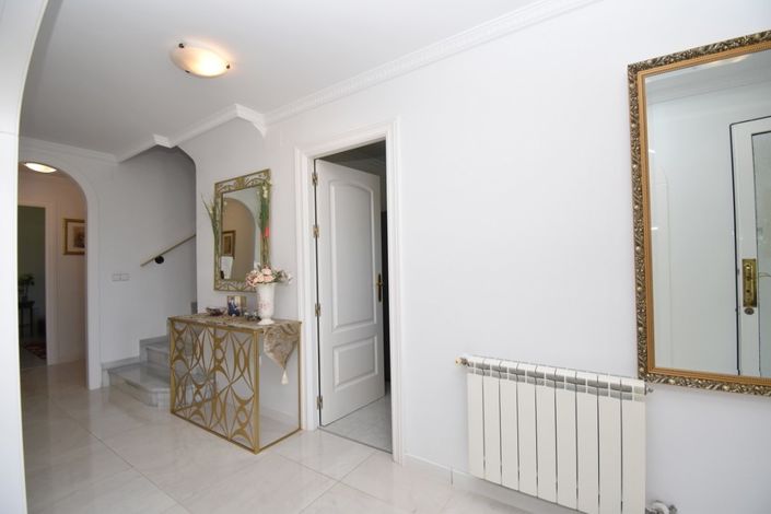 Image No.13-4 Bed Villa for sale