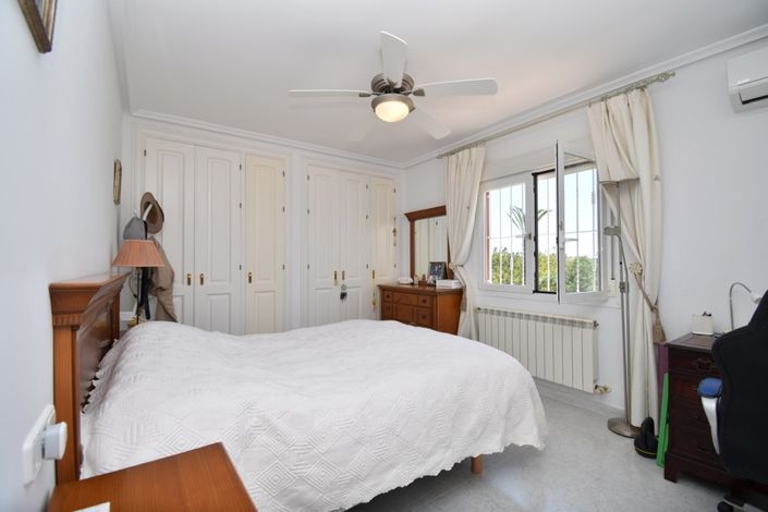 Image No.18-4 Bed Villa for sale