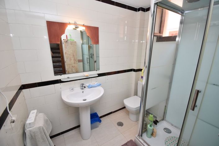 Image No.15-2 Bed Townhouse for sale