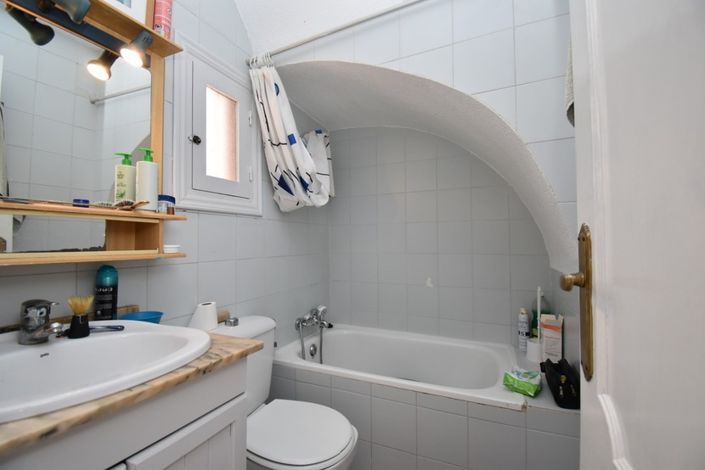 Image No.9-2 Bed Townhouse for sale