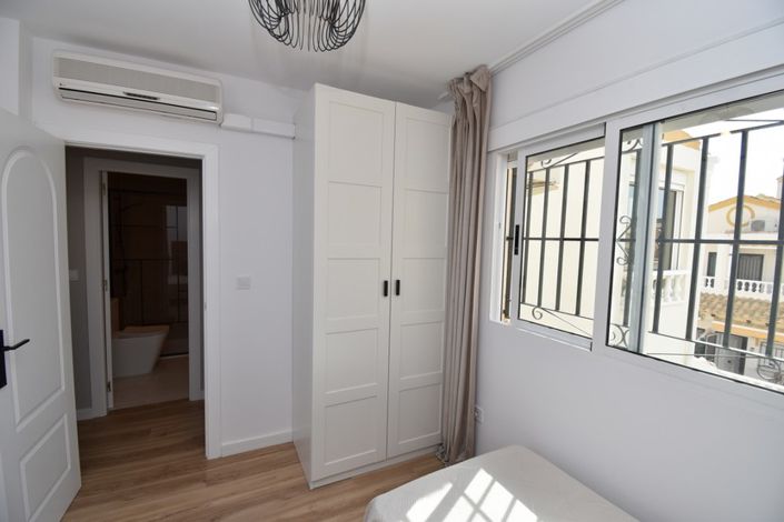 Image No.18-2 Bed Townhouse for sale