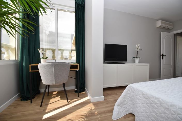 Image No.20-2 Bed Townhouse for sale