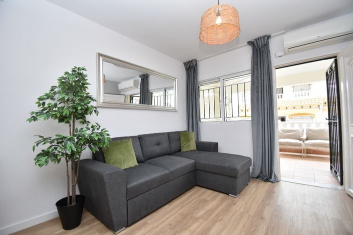 Image No.8-2 Bed Townhouse for sale