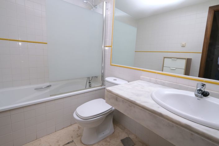 Image No.11-2 Bed Property for sale