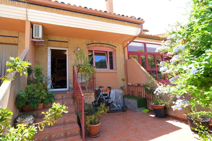 Image No.1-4 Bed Townhouse for sale