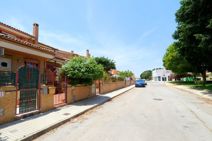 Image No.19-4 Bed Townhouse for sale