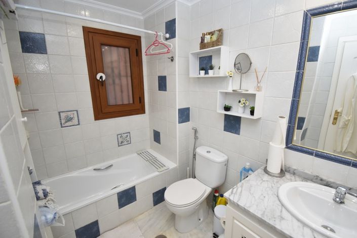 Image No.10-2 Bed Property for sale