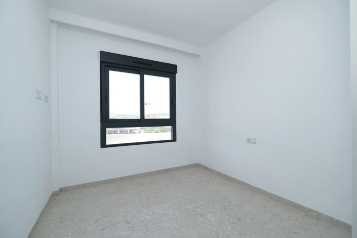 Image No.13-3 Bed Apartment for sale