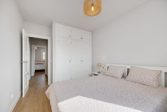 Image No.10-2 Bed Property for sale