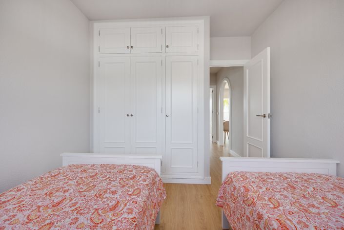 Image No.12-2 Bed Property for sale