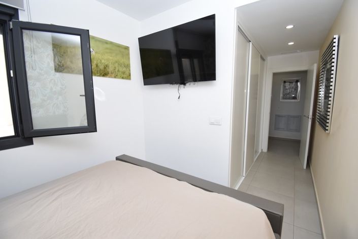 Image No.10-3 Bed Property for sale