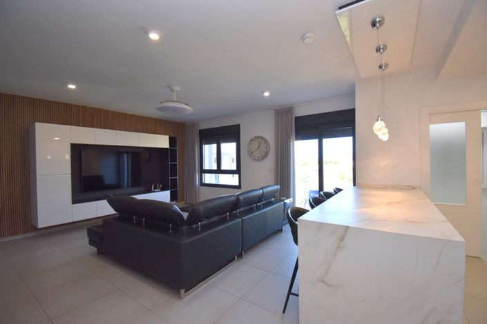 Image No.10-3 Bed Property for sale