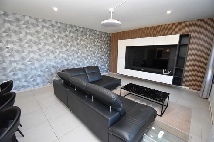 Image No.11-3 Bed Property for sale