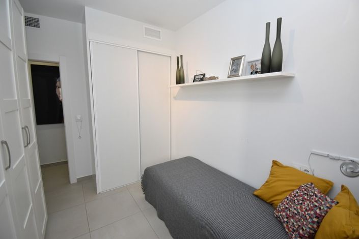 Image No.12-3 Bed Property for sale