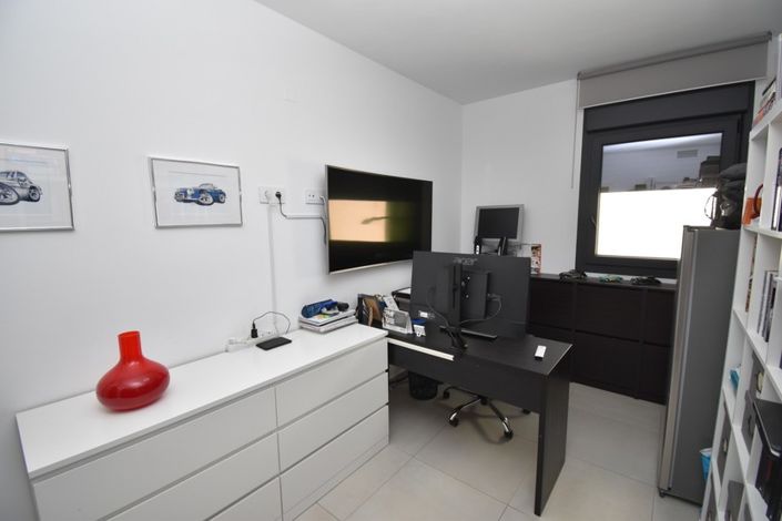 Image No.14-3 Bed Property for sale