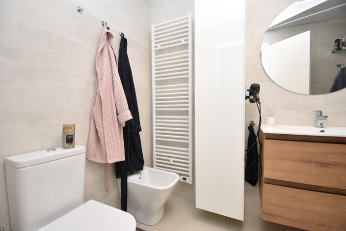 Image No.15-3 Bed Property for sale