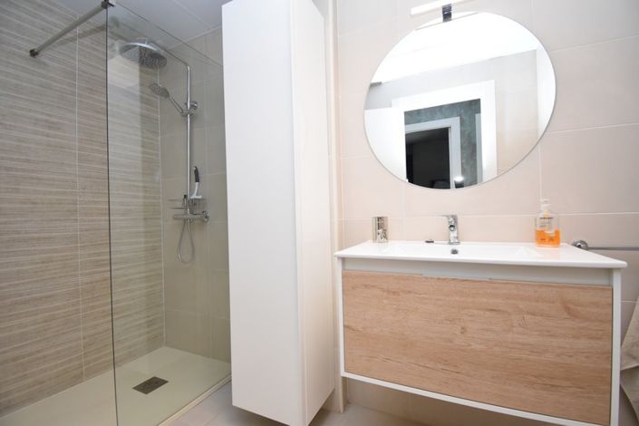 Image No.17-3 Bed Property for sale