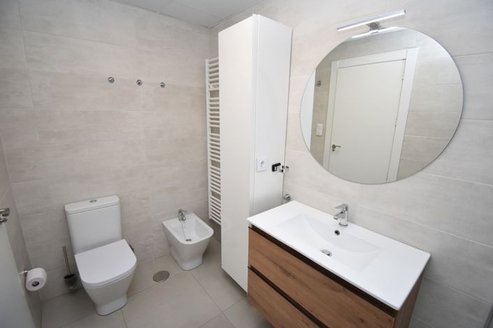 Image No.19-3 Bed Property for sale