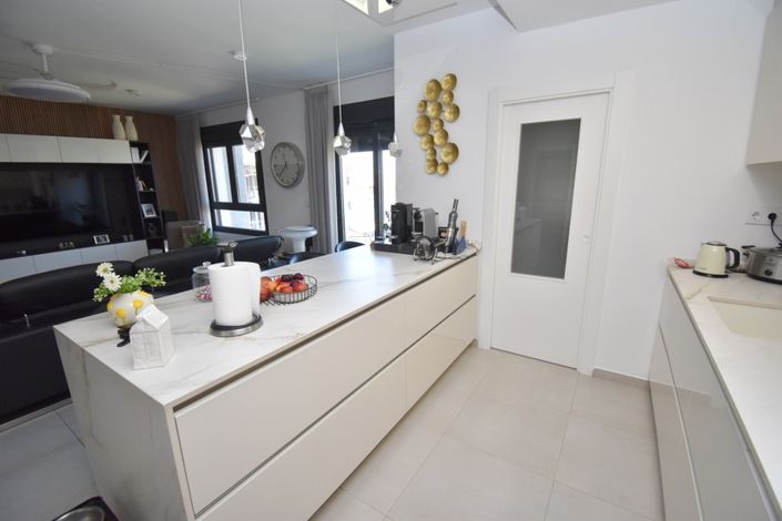 Image No.20-3 Bed Property for sale