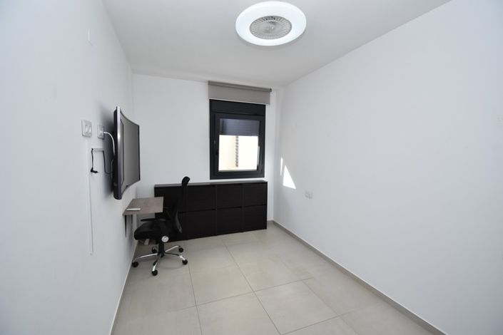 Image No.20-3 Bed Property for sale