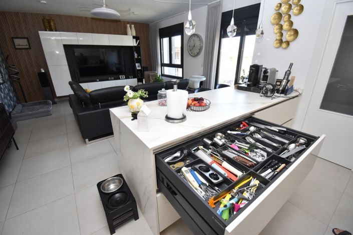 Image No.21-3 Bed Property for sale