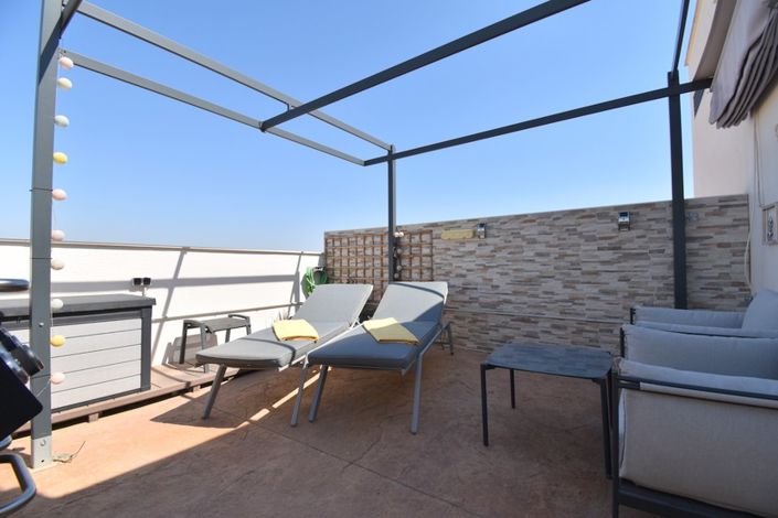 Image No.28-3 Bed Property for sale